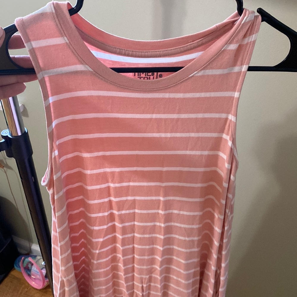 Super soft flowy dress with pockets!